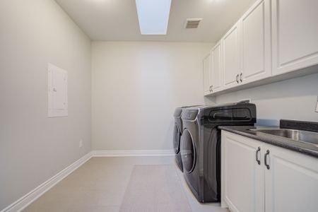 For Lease - 75 Douglas Road, Richmond Hill, Ontario - Photo 2