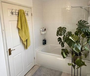 1 Bed Semi-Detached House, Shernhall Street, E17 - Photo 6