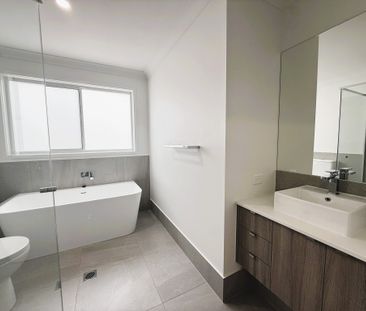 1/15 Kashmir Circuit, Greenbank QLD 4124 - House For Rent | Domain - Photo 3