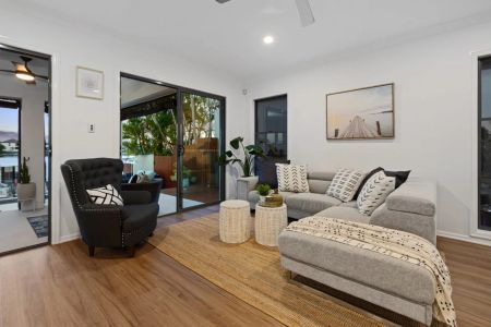 Experience Luxury Waterfront Living: A Serene Retreat with Breathtaking Views - Photo 5