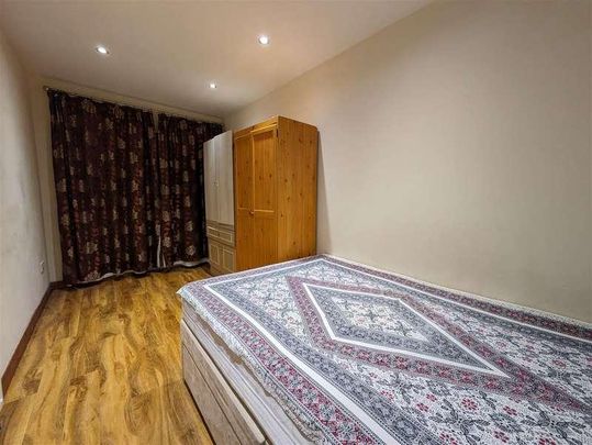 Newnham Gardens, Northolt, UB5 - Photo 1