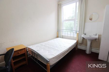 6 bedroom terraced house to rent - Photo 2