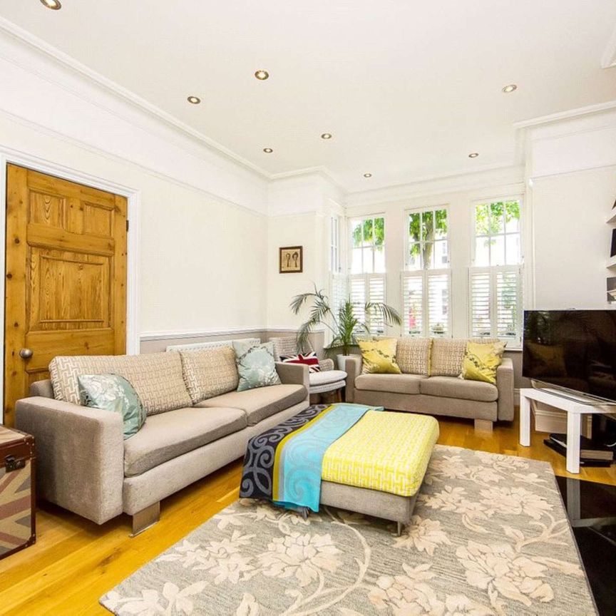 Defoe Avenue, Richmond, Surrey, TW9 4DS - Photo 1