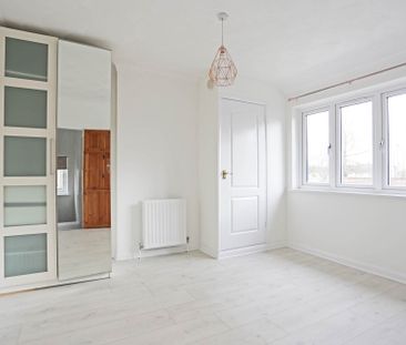 Price £2,100 pcm - Available Now - Unfurnished - Photo 3