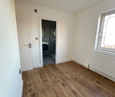 3 Bed Terraced House, Castle Close, E9 - Photo 5