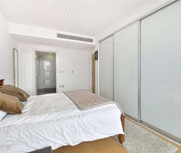 An immaculate 3 bedroom apartment with river views. - Photo 1
