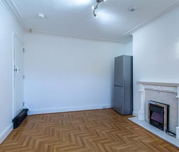 Strathmore Avenue, Leeds - Photo 1