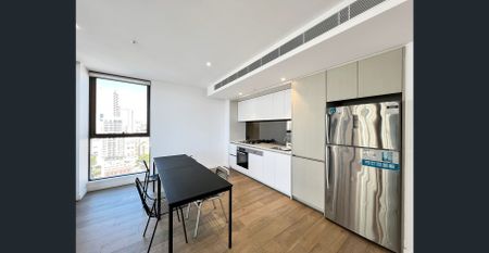 Fully furnished 2 Bedrooms Apartment On a High level With a City View! - Photo 5