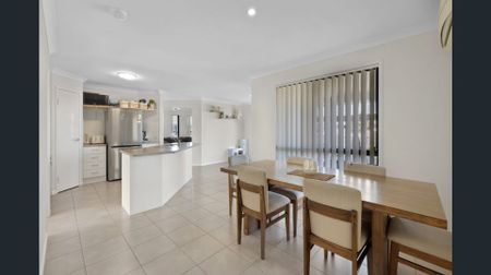 Spacious 4-Bedroom, 2-Living Gem with Solar - Photo 3