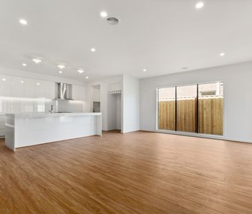 11 Petaluma Crescent, Officer VIC 3809 - House For Rent | Domain - Photo 2