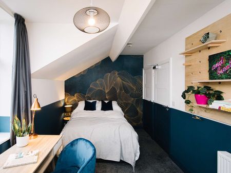 Wonderful 6 Bedroom Charactered Home located in the town centre of Lancaster Room 1 - Photo 2