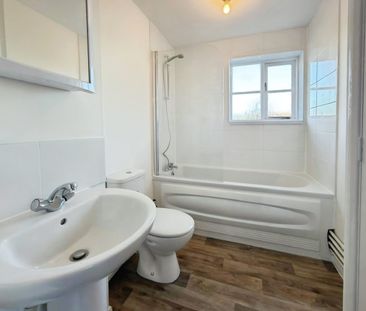 Conway Gardens, Grays, RM17 - Photo 2