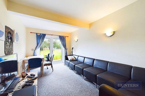 6 bedroom House To Let Total Size: 1787 SQ FT - Photo 1