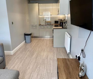 2 bedroom coach house to rent - Photo 4