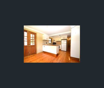 Eastside Character - Photo 2