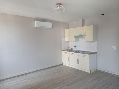 Location Appartement 2 pièces 37m² MONT DE MARSAN 40000 - Photo 3