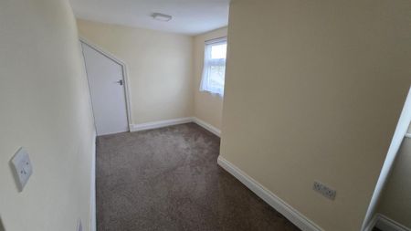4 Bedroom House To Let - Photo 2