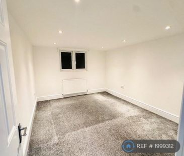 4 bedroom semi-detached house to rent - Photo 5