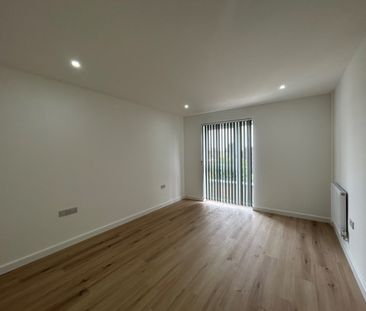 High road, Chadwell heath, RM6 6AS, Romford - Photo 4
