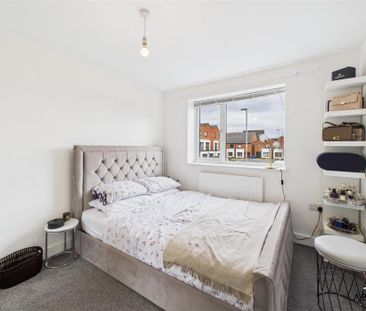 3 bedroom semi-detached house to rent - Photo 6