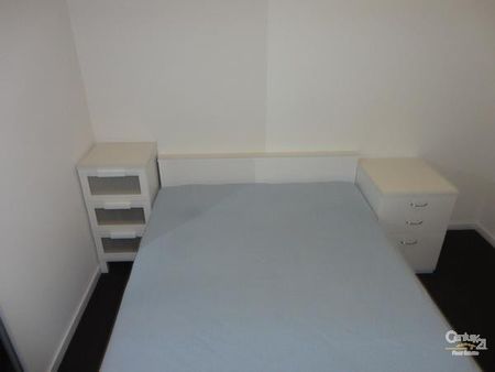 Stylish Interior with Enterainers Terrace - Photo 4