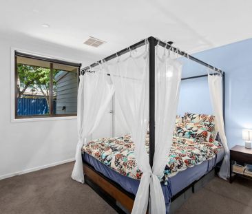 Free standing home on private block - Photo 5