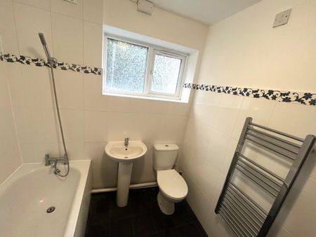 1 bedroom ground floor flat to rent - Photo 3