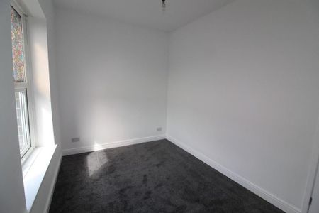 2 bedroom end of terrace house to rent - Photo 3