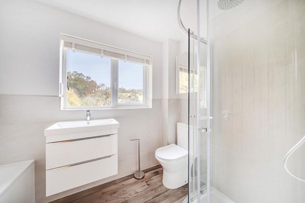 3 bedroom end of terrace house to rent - Photo 1