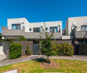 Stunning MOdern Apartmnet in the Heart of Malvern East - Photo 1