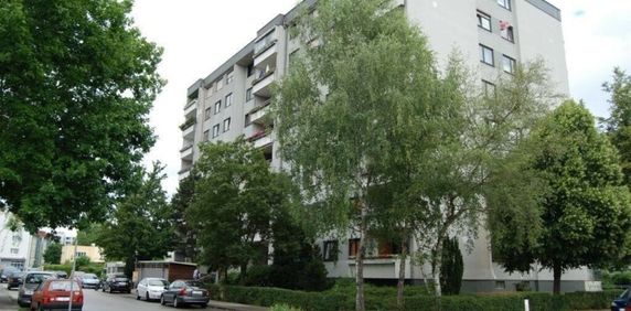 Großzügige 4-Zimmer-Familienwohnung mit Balkon & Tiefgarage in zentraler Lage in Haid ab August verfügbar ! - Foto 2