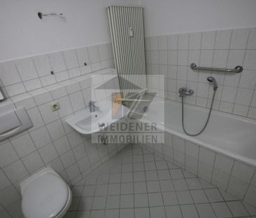 2 Raum DG-Wohnung mit Balkon und Blick ins Grüne. Bad mit Wanne! In... - Photo 2