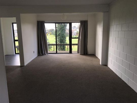 ELLERSLIE - 3 brm Townhouse - Great Locations - Photo 1