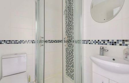 Room in a Shared House, Orts Road, RG1 - Photo 4