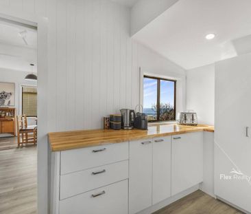 Charming Family Home with Sea Views - Photo 3