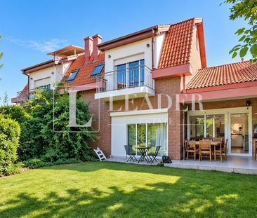 Villa with a Private Garden in a Residential Community with Swimming P - Photo 6