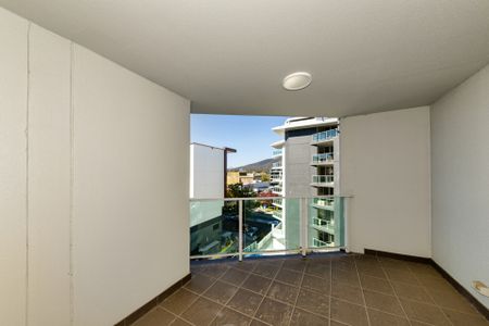 Inner City Living at Its Best � Stylish Cento Apartment! - Photo 4