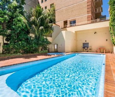Recently Refurbished Garden Facing 2 Bedroom Apartment - Photo 6