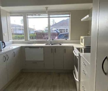 Sunny, Spacious Townhouse in a Convenient Location - Photo 1