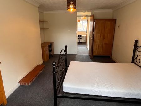 4 Bed End Terrace, Berkeley Close, SO15 - Photo 5