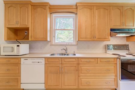 For Lease - 2 Aldbury Gardens, Toronto, Ontario - Photo 4