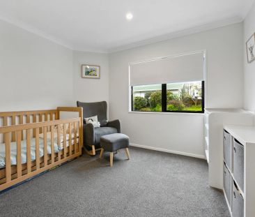 Modern Comfort & Effortless Living in a Safe, Friendly Cul-de-Sac - Photo 4