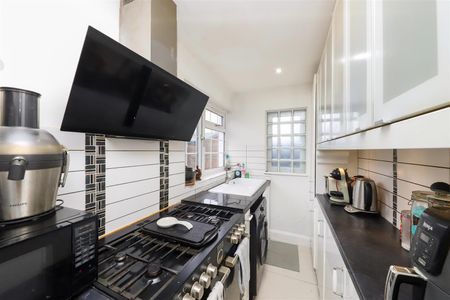 2 bedroom maisonette - Photo 4