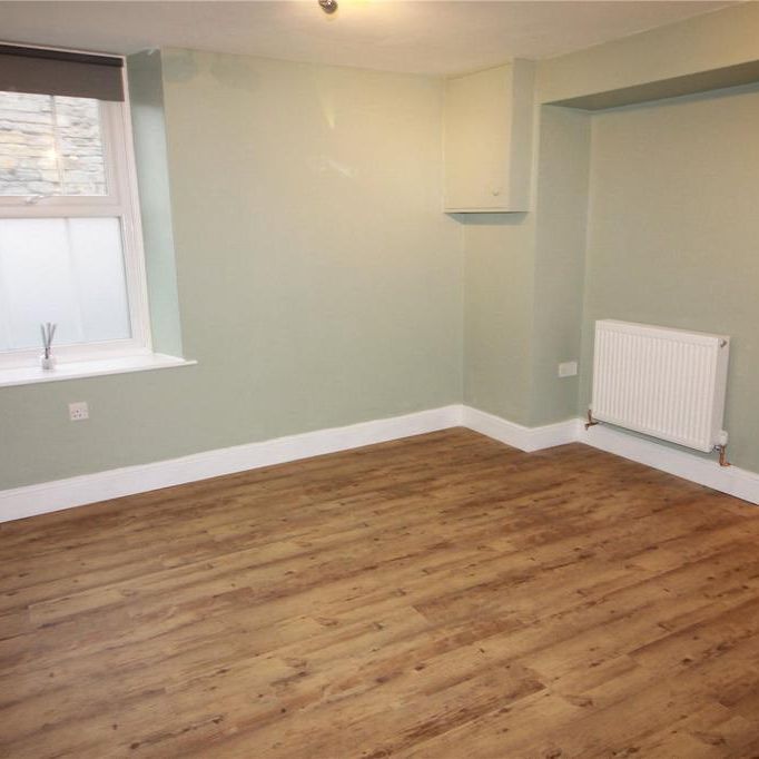 2 bedroom end of terrace house to rent - Photo 1