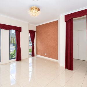 Immaculate Family Living with Modern Comfort - Photo 2
