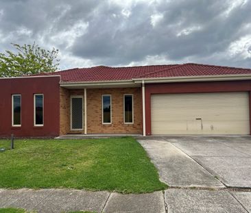 Classic 3Br Family Home in Point Cook! - Photo 4