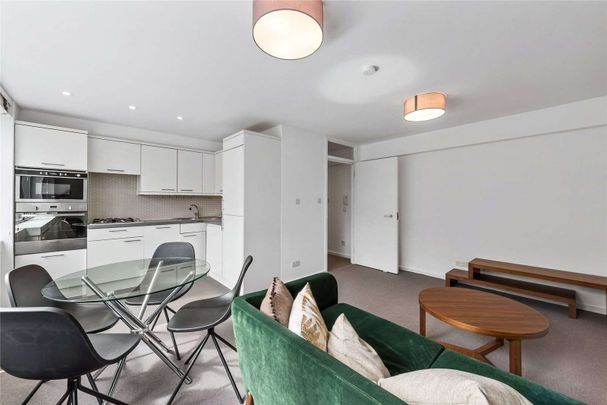 HEATING AND HOT WATER INCLUDED. EXCLUSIVELY MANAGED BY SAVILLS. PET FRIENDLY. A lovely one bed apartment in Coniston Court. - Photo 1