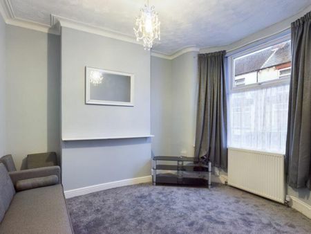 4 bedroom House To Let - Photo 2