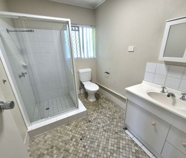 2/27 Collins Street, Clayfield QLD, Belconnen - Photo 3