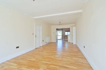 3 bedroom end of terrace house to rent - Photo 2